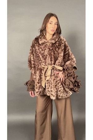 Mantella Milly fantasia animalier con chiusura centrale sul collo e laccio in vita Mantella Milly fantasia animalier con chiu...