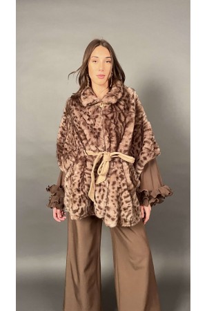 Mantella Milly fantasia animalier con chiusura centrale sul collo e laccio in vita Mantella Milly fantasia animalier con chiu...