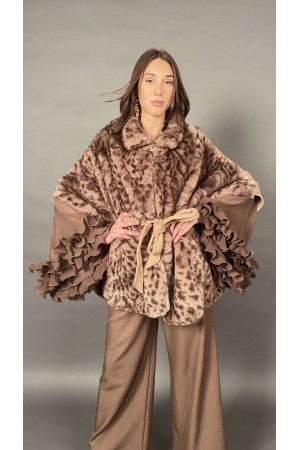 Mantella Milly fantasia animalier con chiusura centrale sul collo e laccio in vita Mantella Milly fantasia animalier con chiu...