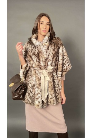 Mantella Milly fantasia animalier con chiusura centrale sul collo e laccio in vita Mantella Milly fantasia animalier con chiu...