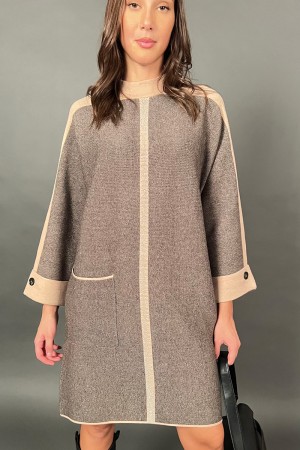 Robe courte ventre avec des lignes ornées de paillettes 
