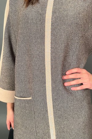 Vestido corto de vientre con líneas adornadas con lentejuelas 