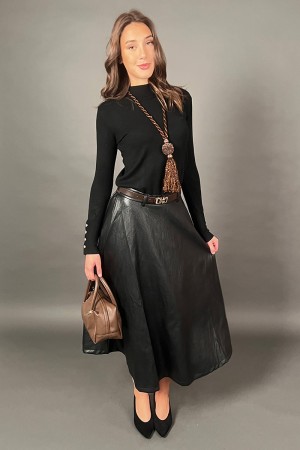Samira-Rock in Öko-Leder mit einem abgestimmten Gürtel mit Golddetails