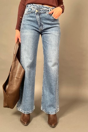 Jeans Saretta con Lalacing en la vida asimétrica y los pedrería lateral