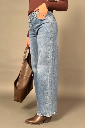 Jeans Saretta con Lalacing en la vida asimétrica y los pedrería lateral