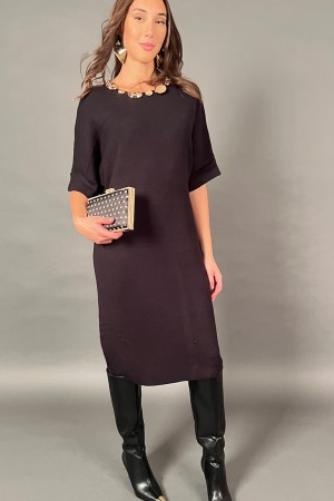 Abito Giselle in maglia con dettaglio pietre sul colletto  Abito Giselle in maglia con dettaglio pietre sul colletto  Abito G...
