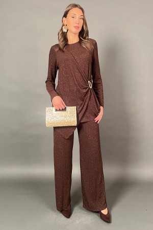 Coordinato fiona satinato con dettaglio gioiello sulla blusa  Coordinato fiona satinato con dettaglio gioiello sulla blusa  C...