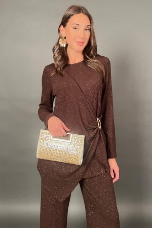 Coordinato fiona satinato con dettaglio gioiello sulla blusa  Coordinato fiona satinato con dettaglio gioiello sulla blusa  C...