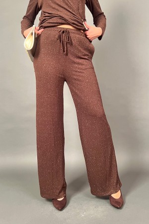 Coordinato fiona satinato con dettaglio gioiello sulla blusa  Coordinato fiona satinato con dettaglio gioiello sulla blusa  C...