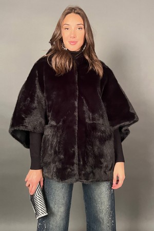 Daphne cape in eco-chair with hood 