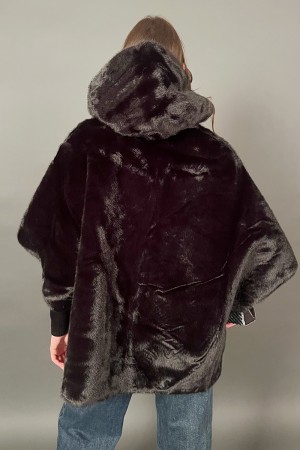 Daphne cape in eco-chair with hood 