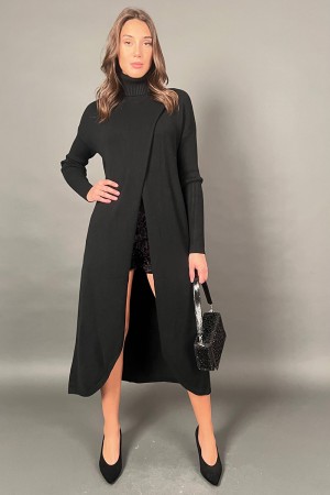 Long raw mesh in a high color high collar with front opening