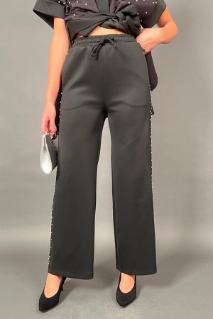 Vest d'Elena coordonné dans Kimono et pantalon avec des points lumineux même sur le pantalon