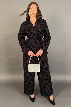 Chaqueta y pantalones Coordinados de Florensa con bordados florales de terciopelo