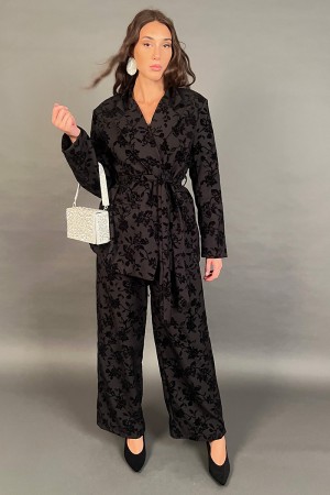 Coordinato Florensa giacca e pantalone con ricami floreali in velluto Coordinato Florensa giacca e pantalone con ricami flore...