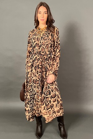 Longue robe de plume dans la fantaisie des animaux avec une ceinture combinée avec des détails en or