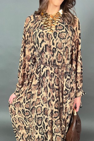 Vestido largo de plumas en fantasía animal con cinturón combinado con detalles de oro