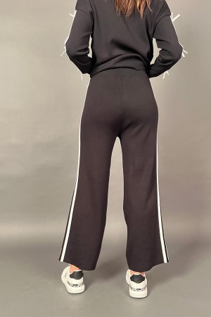 Coordinated jersey bow with flakes and trousers with side bands 