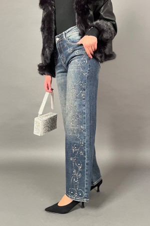 Lella Jeans con tacos y puntos de luz en el palacio 