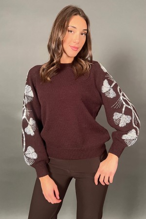 Maille papillon avec des applications de paillettes sur les manches 