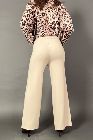 Coordinated stefy knitted with leopard blouse and solid color trousers