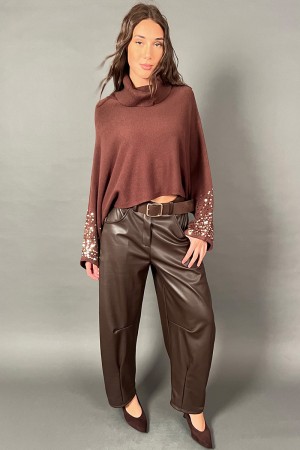 High-necked high-necked jersey with long bat sleeves embellished with gold sequins