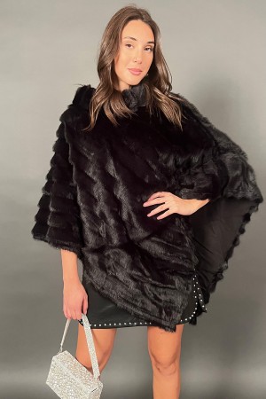 Poncho Soledad in ecopelliccia  Poncho Soledad in ecopelliccia  Poncho Soledad in ecopelliccia