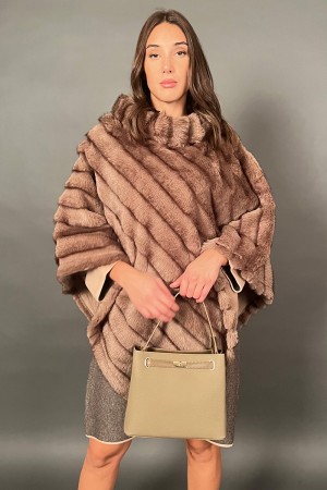 Poncho Soledad in ecopelliccia  Poncho Soledad in ecopelliccia  Poncho Soledad in ecopelliccia