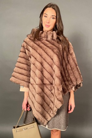 Poncho Soledad in ecopelliccia  Poncho Soledad in ecopelliccia  Poncho Soledad in ecopelliccia