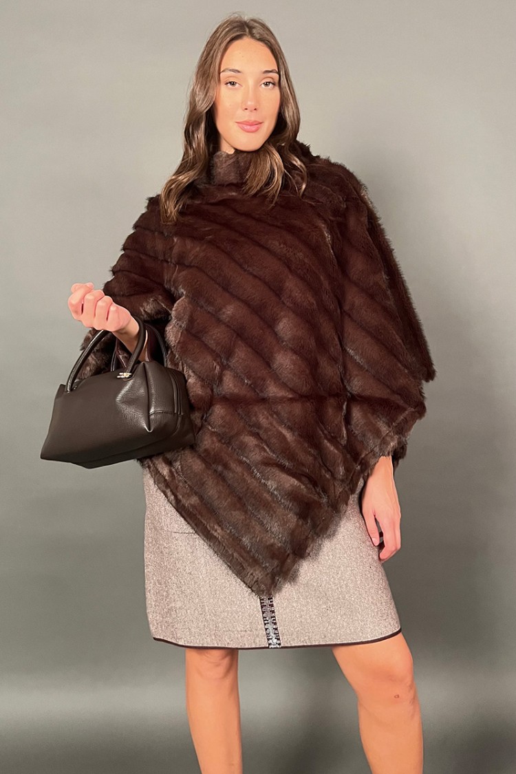 Poncho Soledad in ecopelliccia  Poncho Soledad in ecopelliccia  Poncho Soledad in ecopelliccia